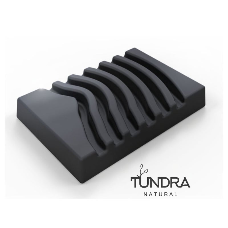 Keraaminen musta saippua-alusta sopii monen v&auml;riseen sisustukseen